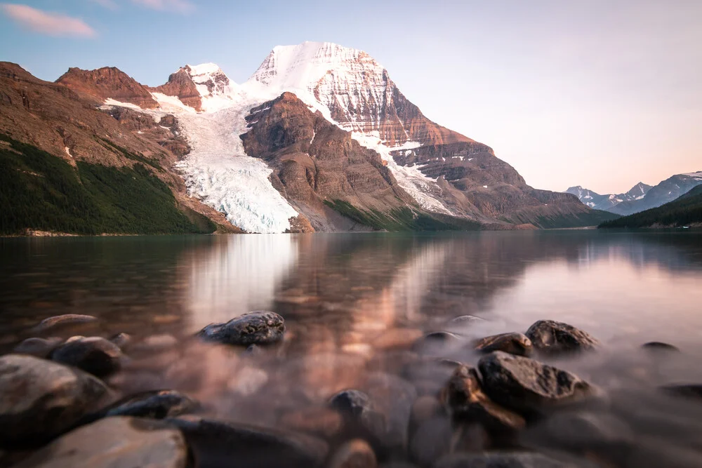 mount robson - fotokunst von Christoph Schaarschmidt