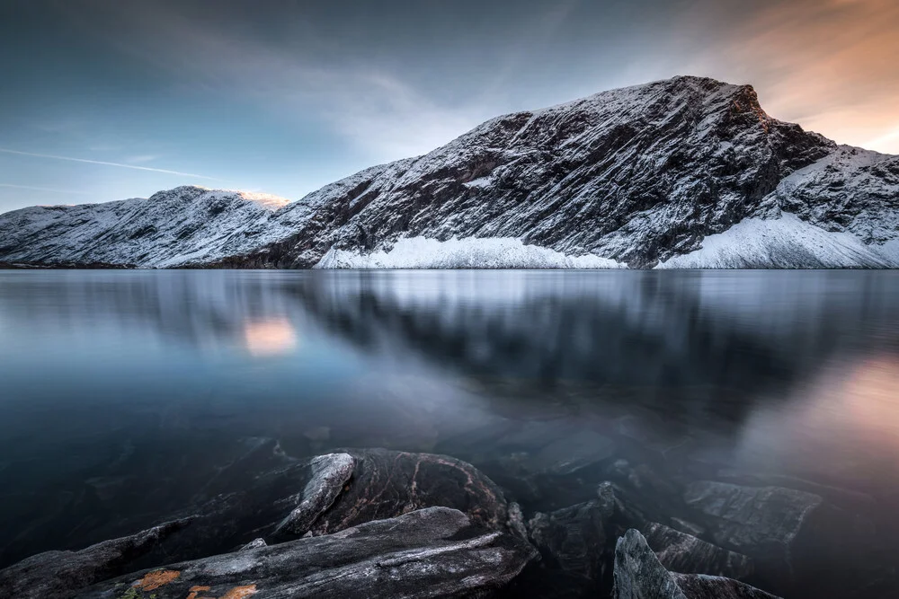 Gletschersee während des Sonnenuntergangs - fotokunst von Felix Baab