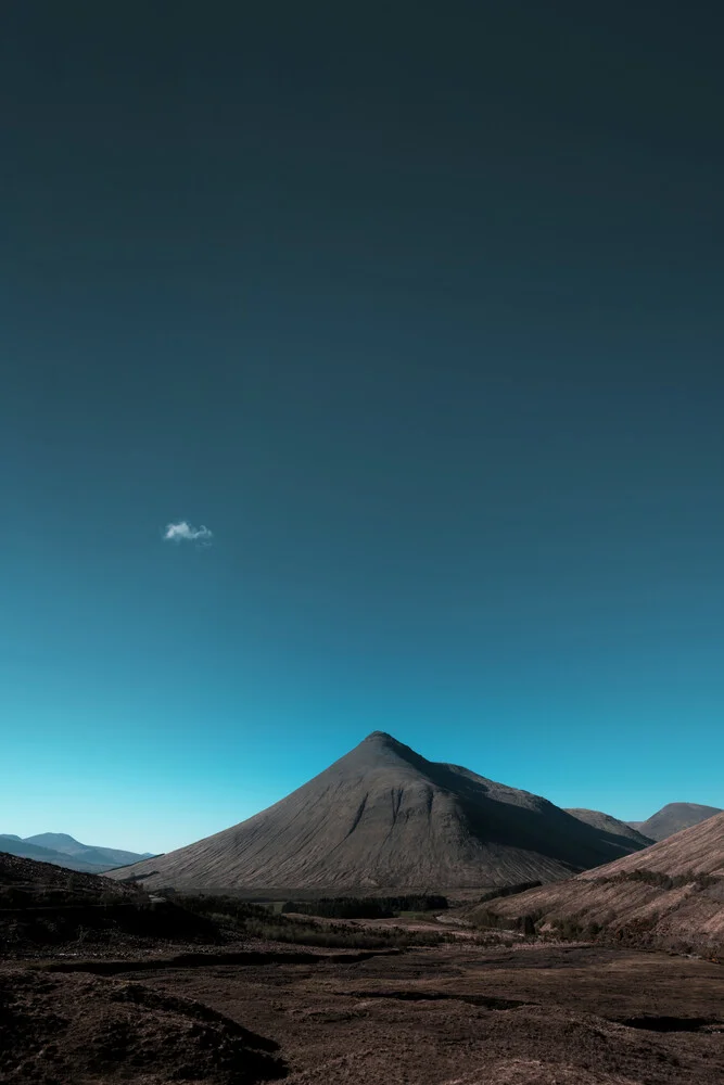 Die einzelne Wolke über dem einzelnen Berg - fotokunst von Felix Baab