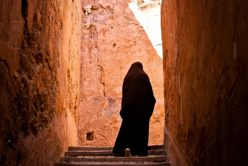 Upstairs - fotokunst von Marco Entchev