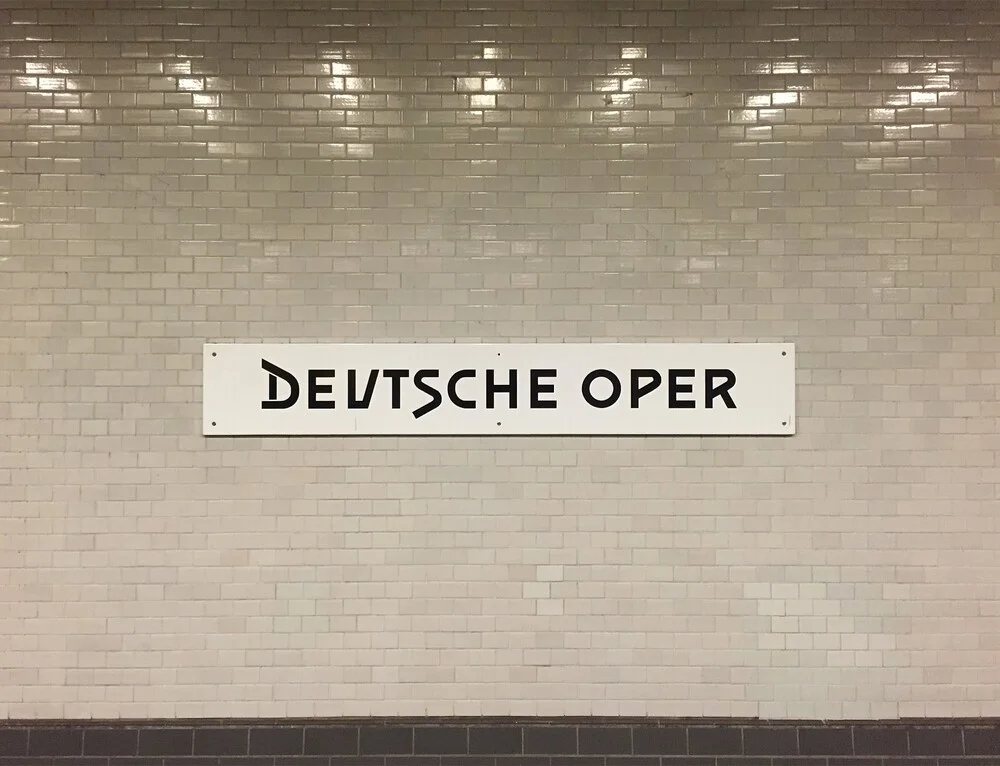 U-Bahnhof Deutsche Oper - fotokunst von Claudio Galamini