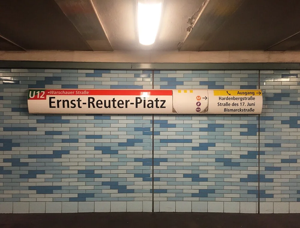 U-Bahnhof Ernst-Reuter-Platz - fotokunst von Claudio Galamini