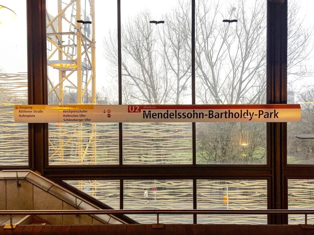 U-Bahnhof Mendelssohn-Bartoldy-Park - fotokunst von Claudio Galamini