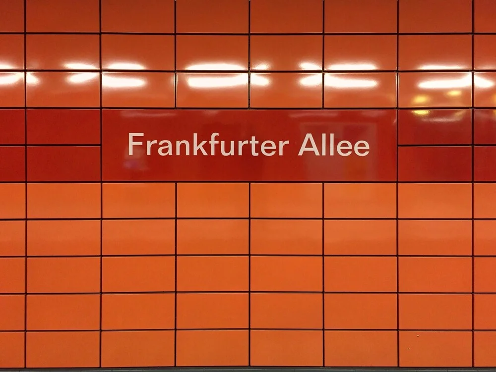 U-Bahnhof Frankfurter Allee - fotokunst von Claudio Galamini