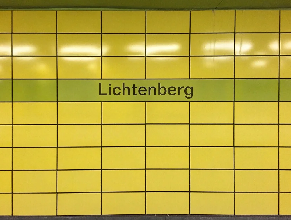 U-Bahnhof Lichtenberg - fotokunst von Claudio Galamini