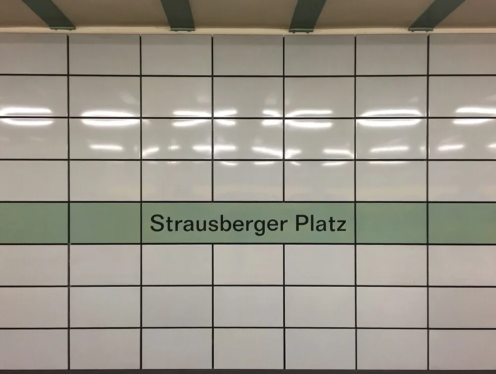U-Bahnhof Strausberger PLatz - fotokunst von Claudio Galamini