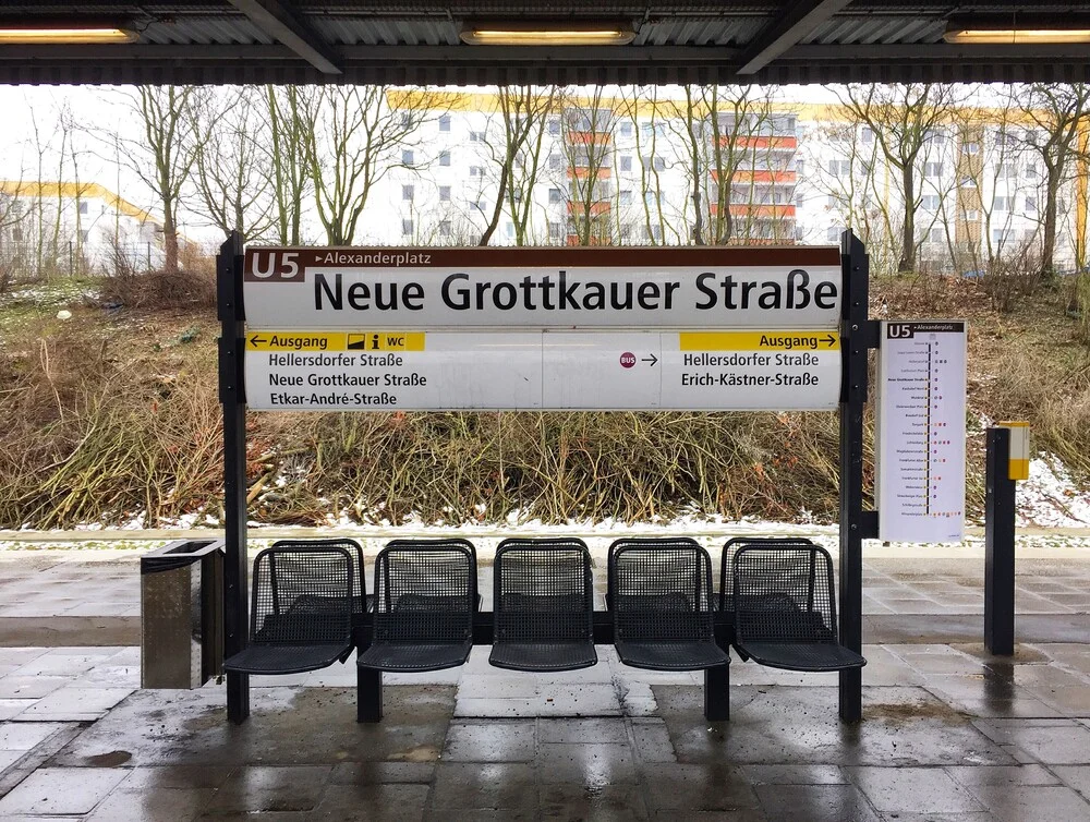 U-Bahnhof Neue Grottkauer Straße - fotokunst von Claudio Galamini