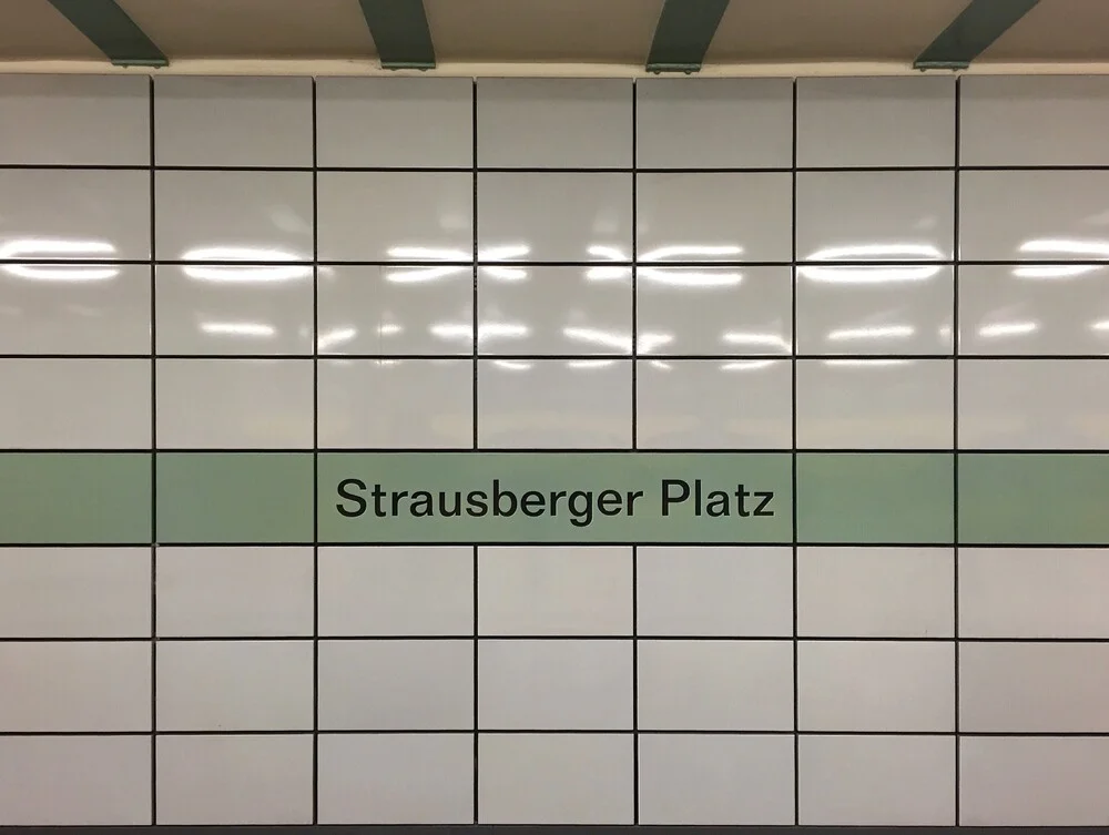 U-Bahnhof Strausberger Platz - fotokunst von Claudio Galamini