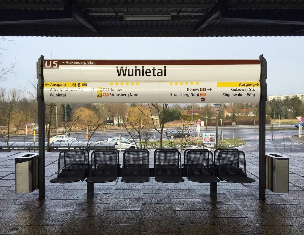 U-Bahnhof Wuhletal - fotokunst von Claudio Galamini