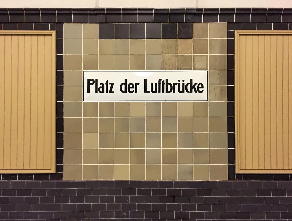 U-Bahnhof PLatz der Luftbrücke - fotokunst von Claudio Galamini