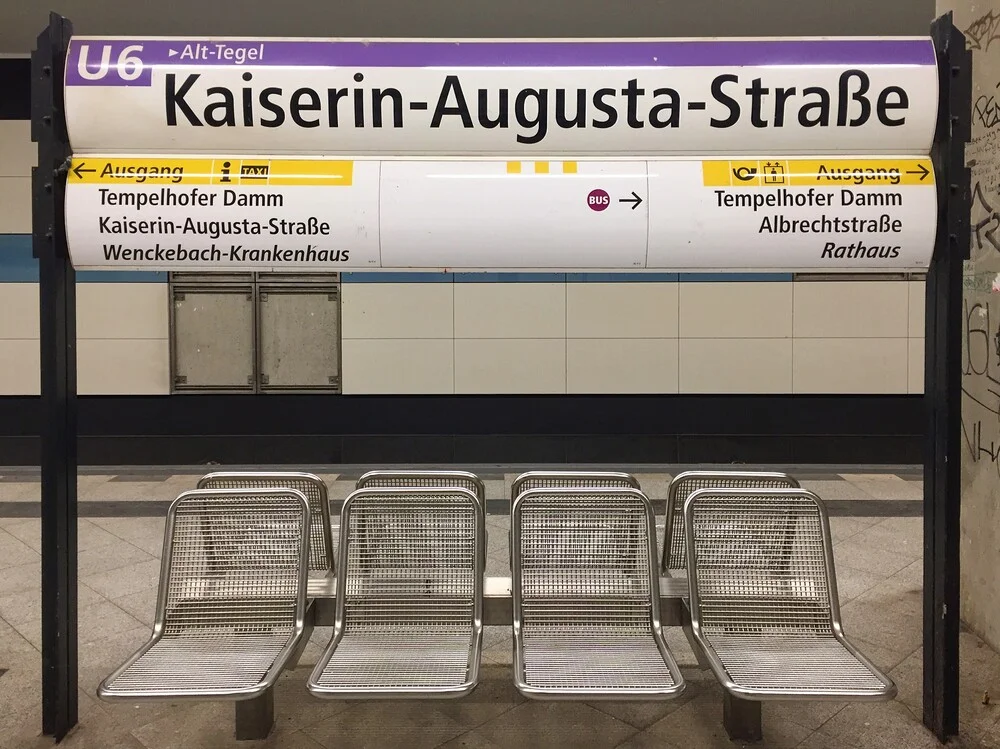 U-Bahnhof Kaiserin-Augusta-Straße - fotokunst von Claudio Galamini