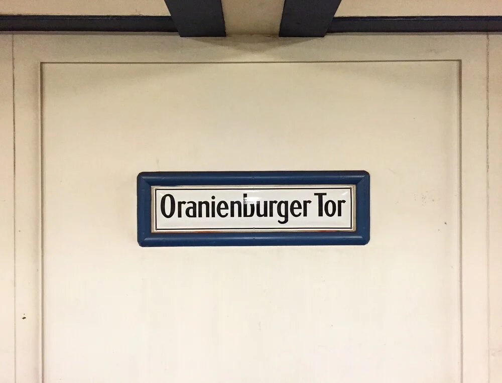 U-Bahnhof Oranienburger Tor - fotokunst von Claudio Galamini