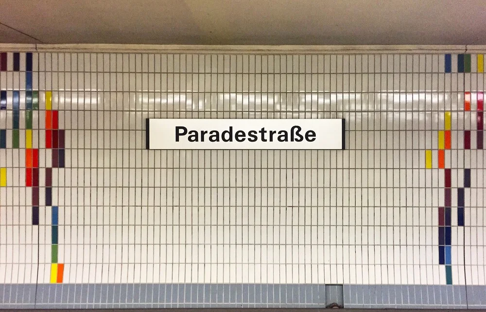 U-Bahnhof Paradestraße - fotokunst von Claudio Galamini