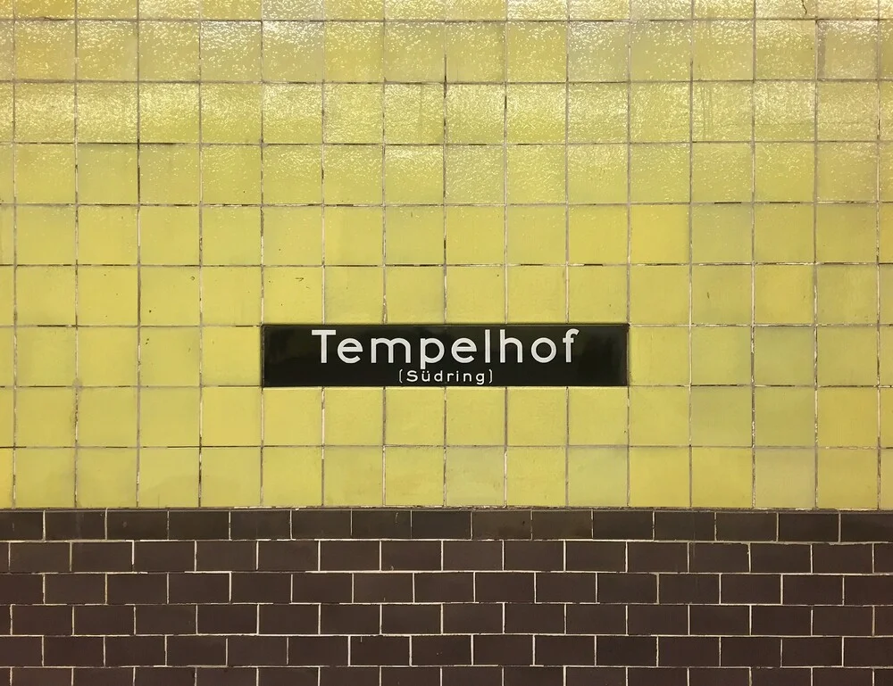 U-Bahnhof Tempelhof - fotokunst von Claudio Galamini