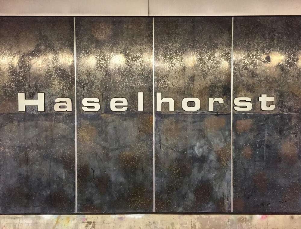 U-Bahnhof Haselhorst - fotokunst von Claudio Galamini