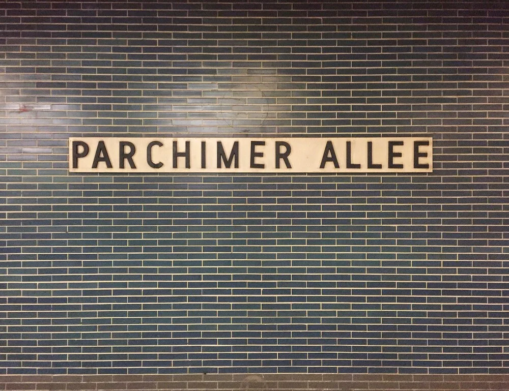 U-Bahnhof Parchimer Allee - fotokunst von Claudio Galamini