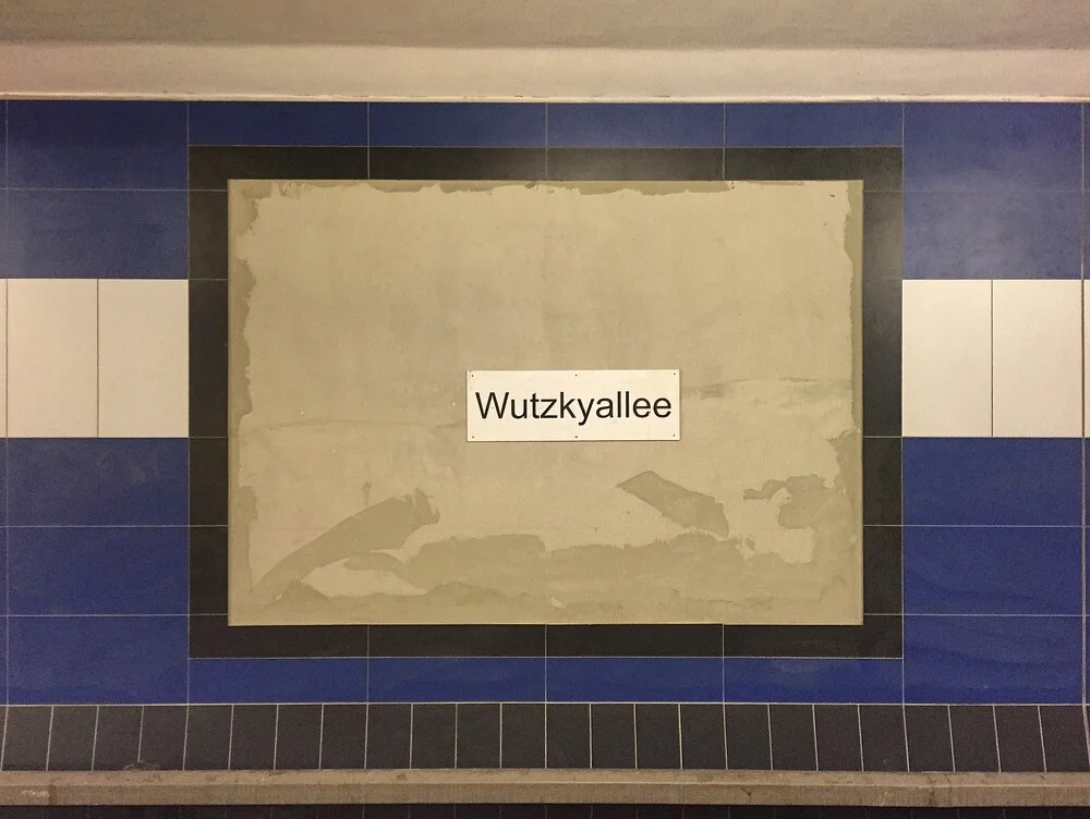 U-Bahnhof Wutzkyallee - fotokunst von Claudio Galamini
