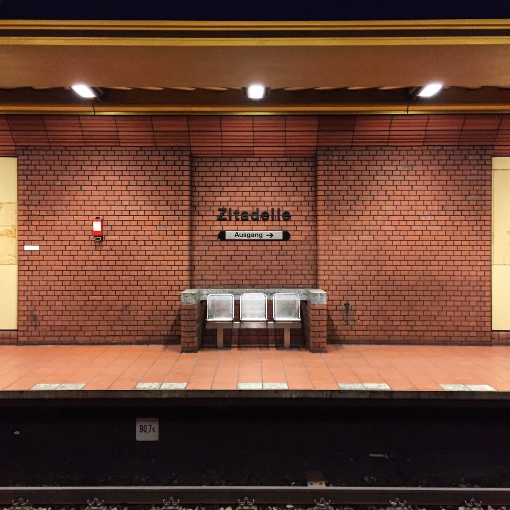 U-Bahnhof Zitadelle Spandau - fotokunst von Claudio Galamini