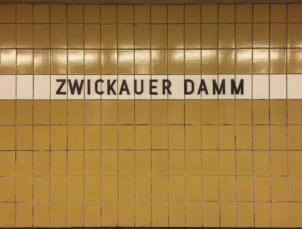 U-Bahnhof Zwickauer Damm - fotokunst von Claudio Galamini