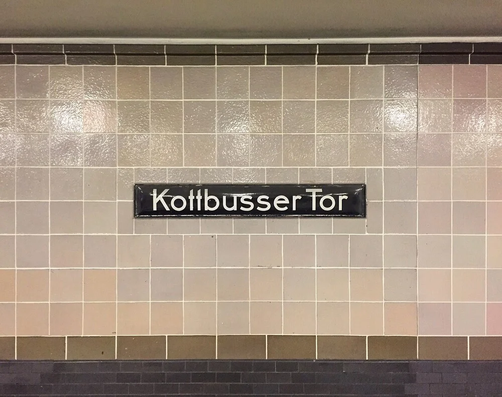 U-Bahnhof Kottbusser Tor - fotokunst von Claudio Galamini