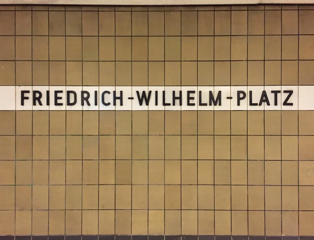 U-Bahnhof Friedrich-Wilhelm-Platz - fotokunst von Claudio Galamini