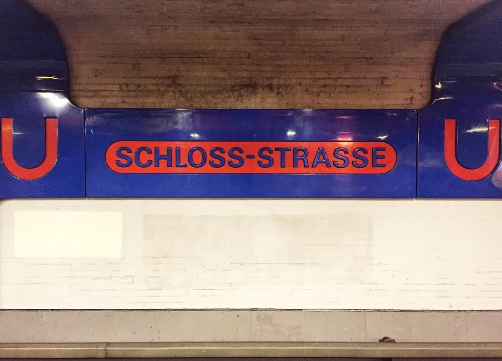 U-Bahnhof Schloss-Strasse - fotokunst von Claudio Galamini
