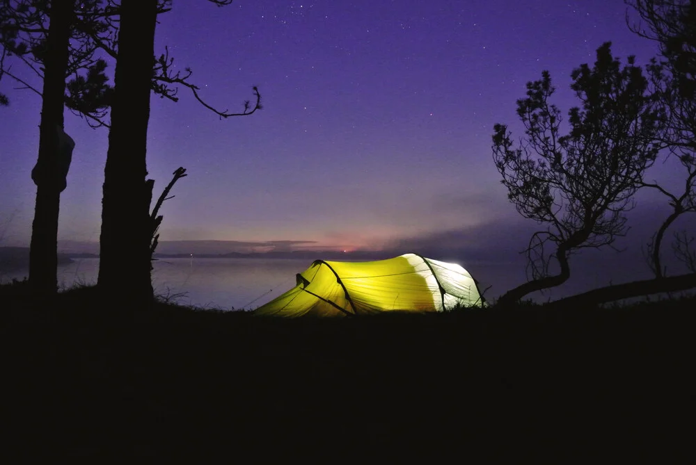 glowing tent - fotokunst von Christian Kluge
