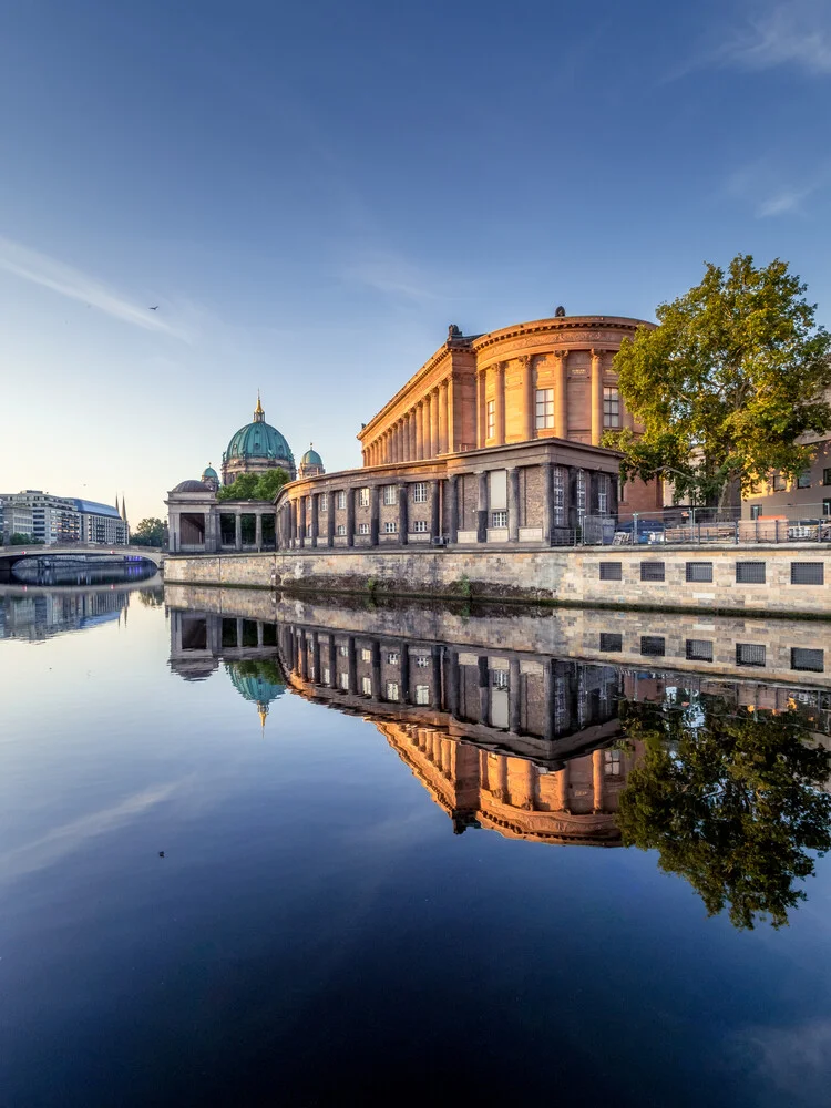 Berliner Dom Spiegelung - fotokunst von Iman Azizi