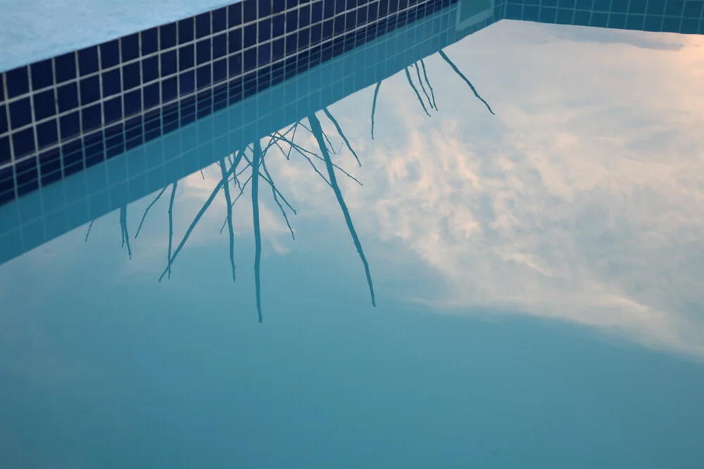 Pool in Malawi - fotokunst von Lioba Schneider