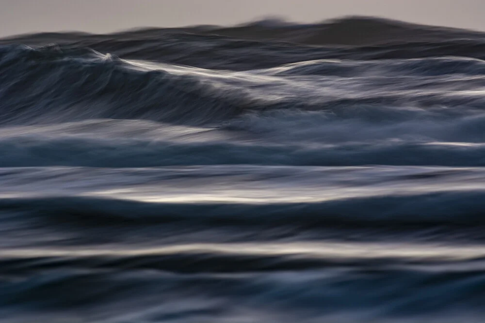 The Uniqueness of Waves XXIX - fotokunst von Tal Paz-fridman