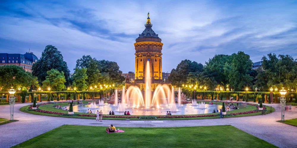 Der Wassertum in Mannheim am Abend - fotokunst von Jan Becke