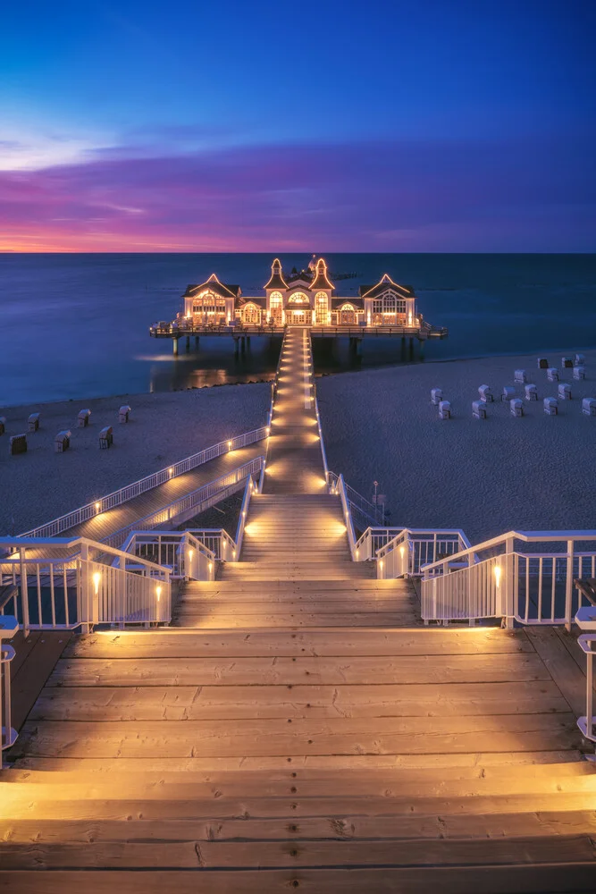 Seebrücke Sellin bei Nacht - fotokunst von Jean Claude Castor