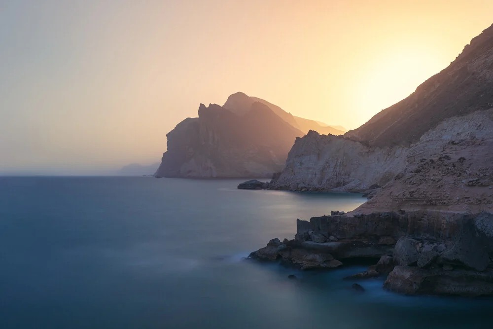 Oman Al Fazayah Beach Sonnenuntergang - fotokunst von Jean Claude Castor