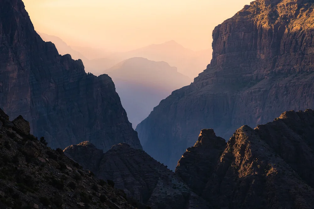 Jebel Al Akhdar Canyon in Oman - fotokunst von Jean Claude Castor
