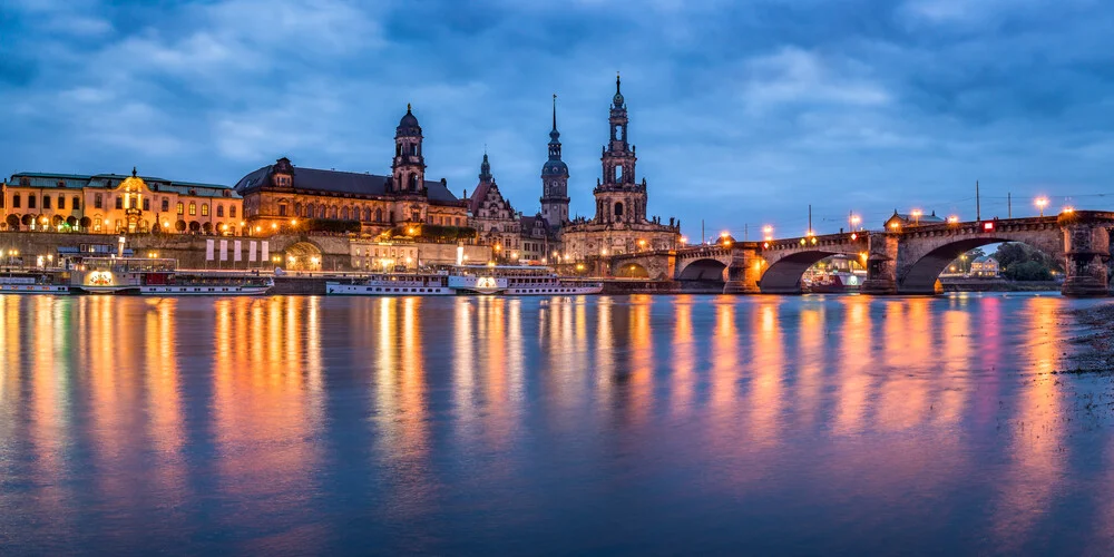 Dresden am Ufer der Elbe - fotokunst von Jan Becke