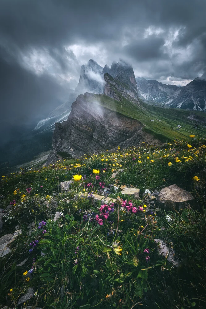 Seceda bei Sturmwetter - fotokunst von Jean Claude Castor