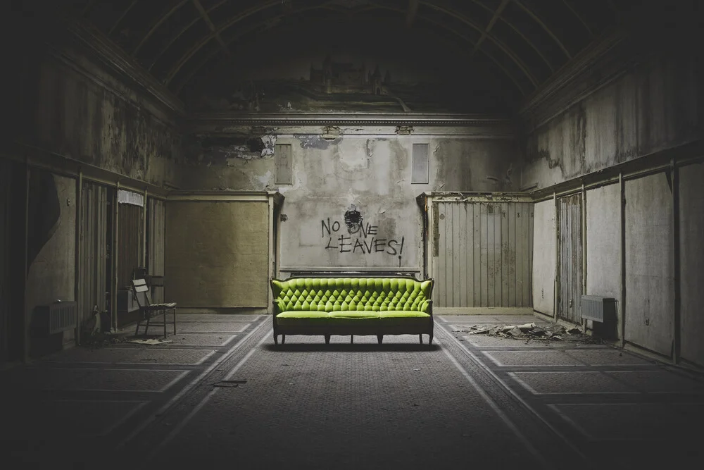 GREEN COUCH - Fineart photography by Lars Brauer