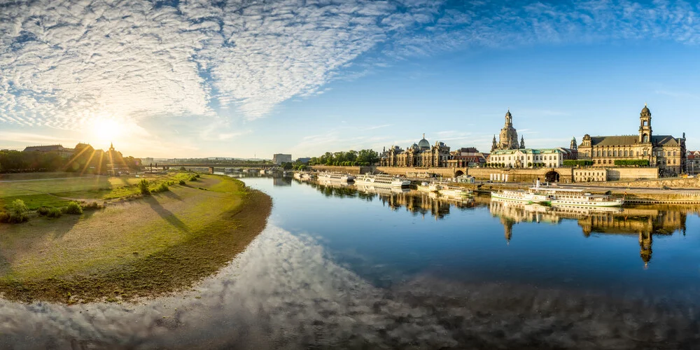 Sonnenaufgang am Elbufer in Dresden - fotokunst von Jan Becke