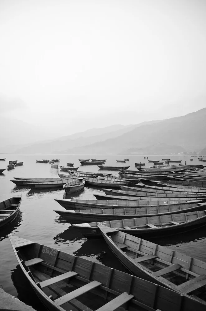 Phewa-Lake B&W - fotokunst von Marco Entchev