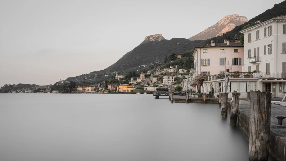 Sonnenaufgang Gargnano - Lago di Garda - fotokunst von Dennis Wehrmann