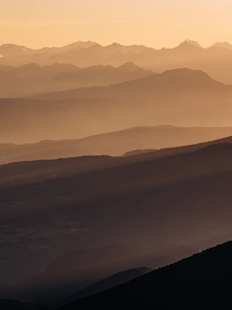 Bergpanorama im Sonnenuntergang - fotokunst von André Alexander