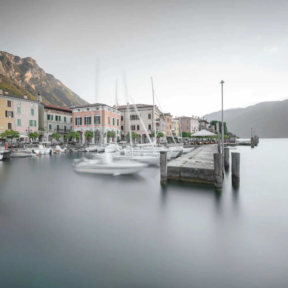 Sonnenaufgang Gargnano - Lago di Garda - fotokunst von Dennis Wehrmann