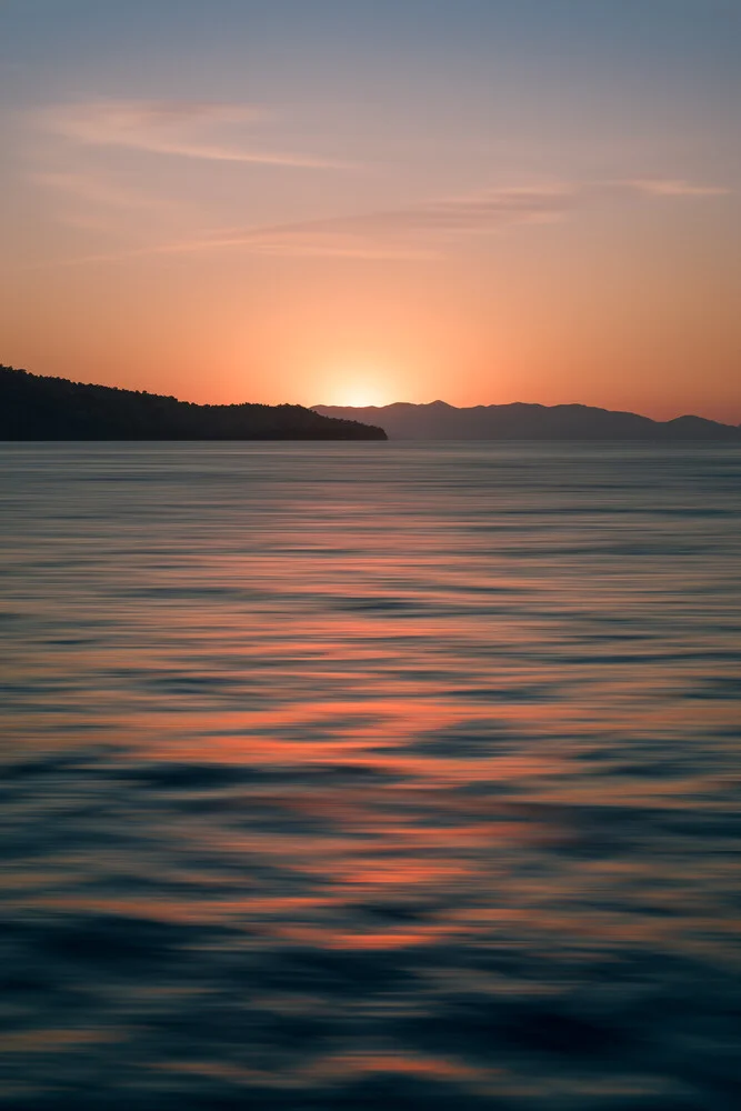 Ocean Horizon Sunset - fotokunst von AJ Schokora