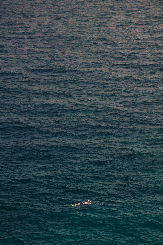 Deep Ocean Solitude - fotokunst von AJ Schokora