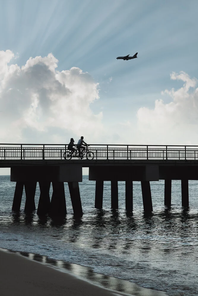 Singapore Pier Views - fotokunst von AJ Schokora