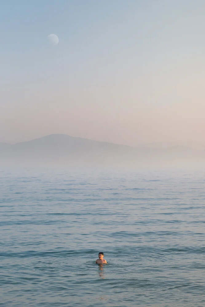 Busan Solitude - fotokunst von AJ Schokora