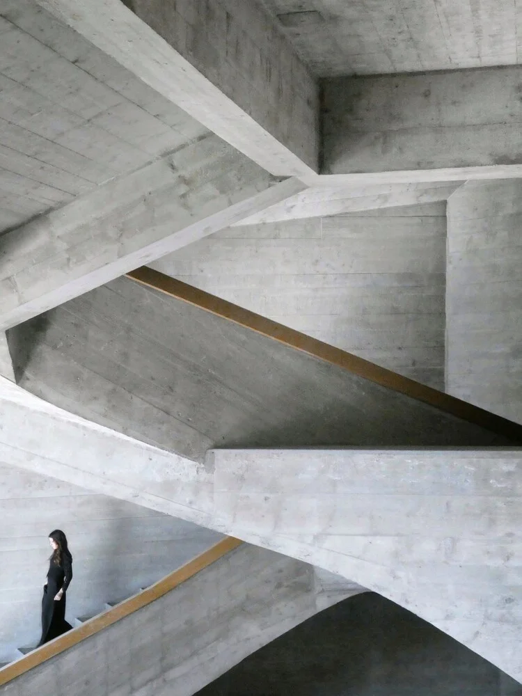 Surrounded by concrete - fotokunst von Roc Isern