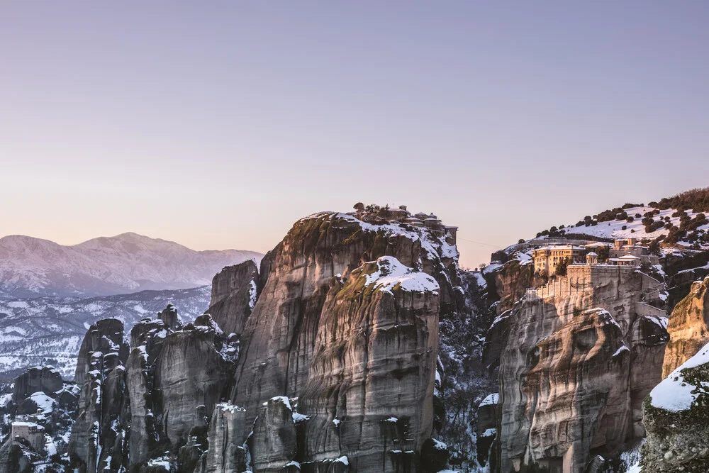 varlaam monastery and great meteora at sunrise - fotokunst von Leander Nardin