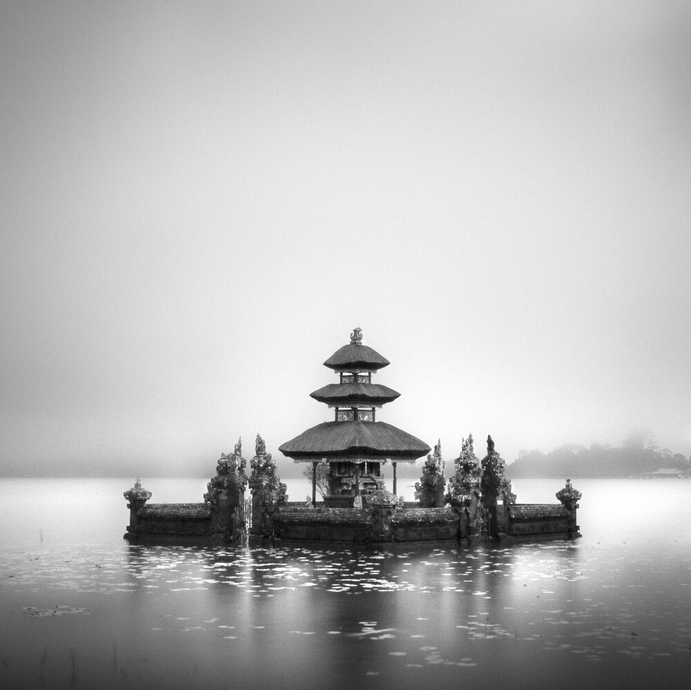 Water Temple - fotokunst von Hengki Koentjoro