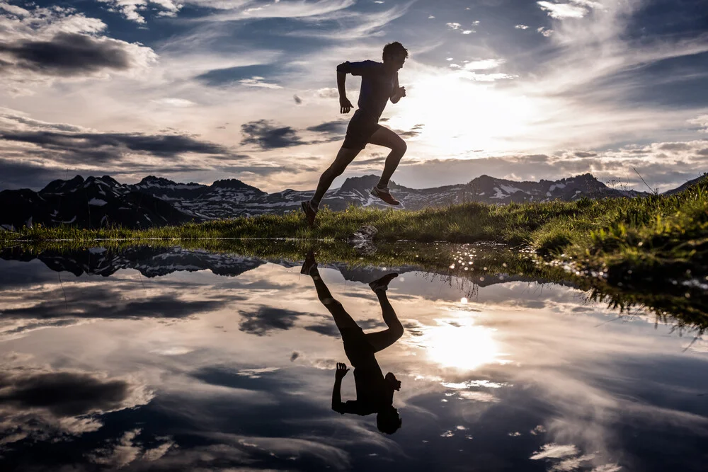 Kilian Jornet - Trail running - fotokunst von Jordi Saragossa